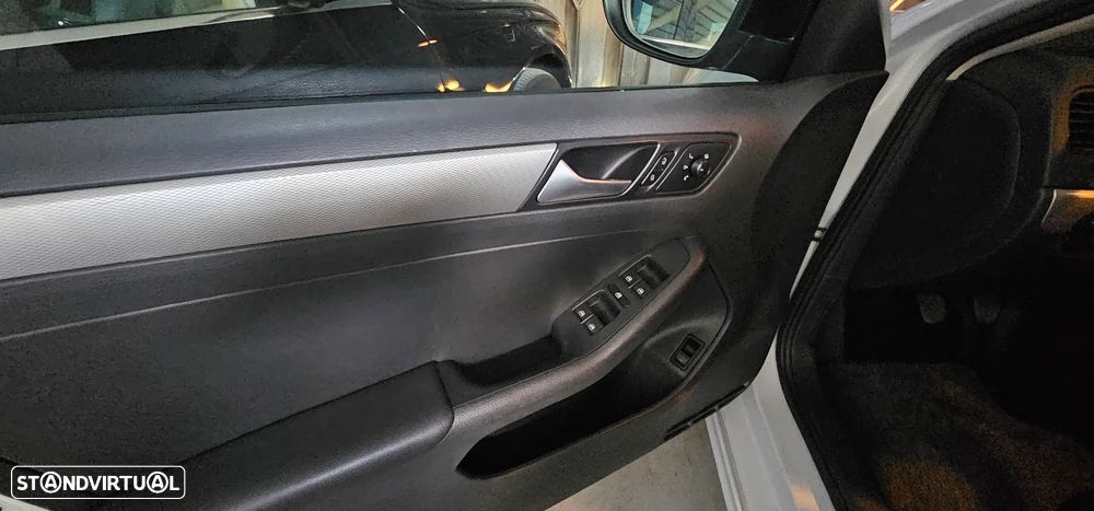 VW Jetta 2.0 TDI Confortline - 41