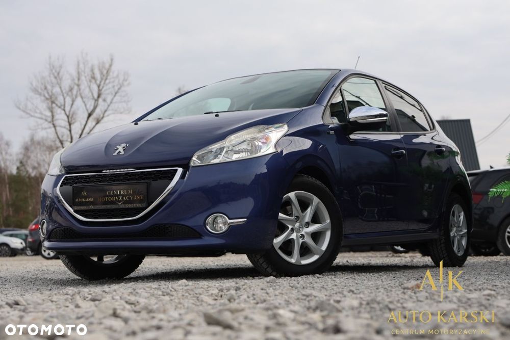 Peugeot 208 - 8