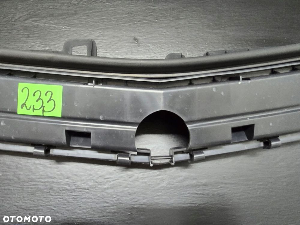 MERCEDES W246 MOCOWANIE GÓRNE ZDERZAKA PRZÓD Z USZCZELKĄ A2468850365 - 4