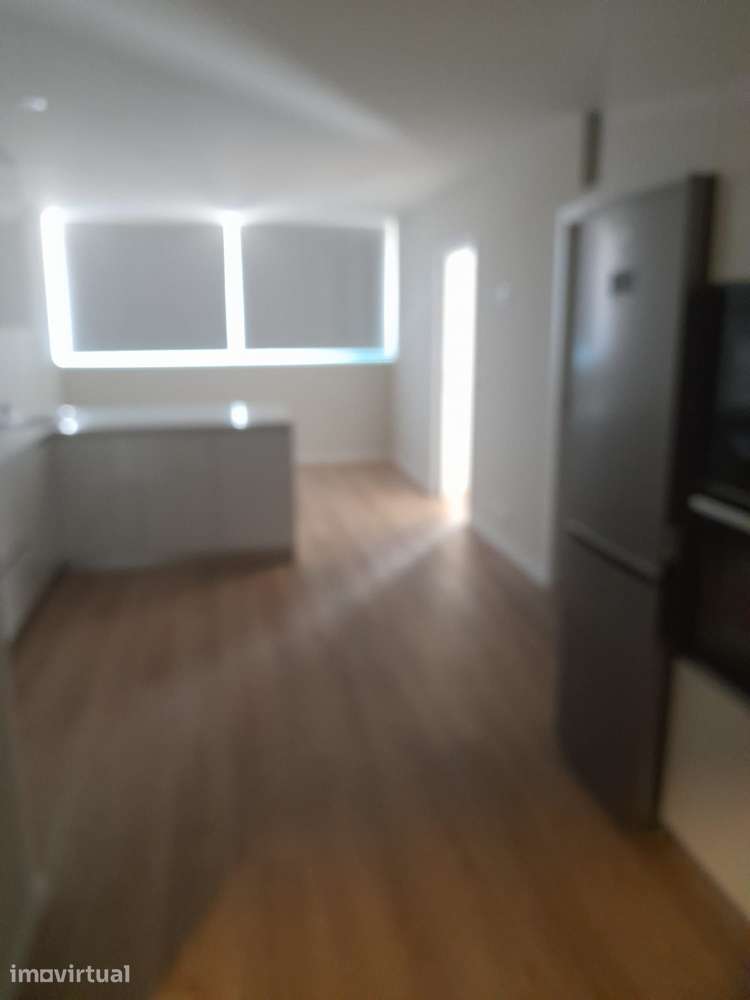 T1+1 com cozinha mobilada no centro de Vila Verde - Grande imagem: 4/8