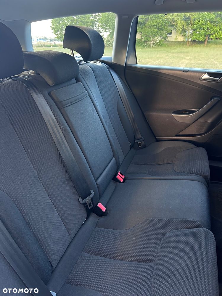 Volkswagen Passat 2.0 TDI Comfortline DSG - 13