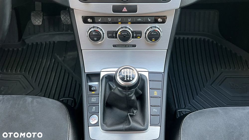 Volkswagen Passat 2.0 TDI Highline - 22