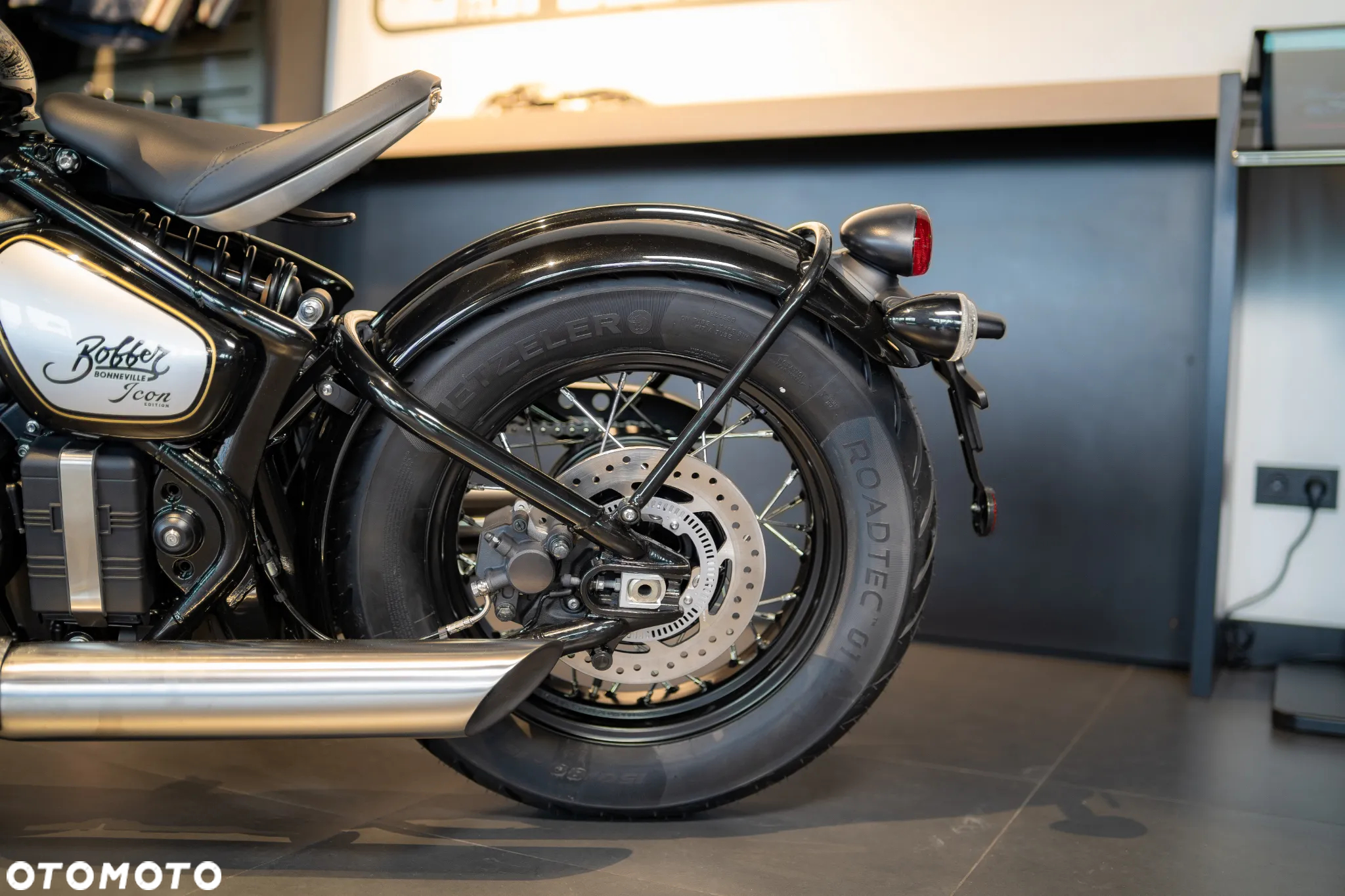 Triumph Bonneville Bobber - 13