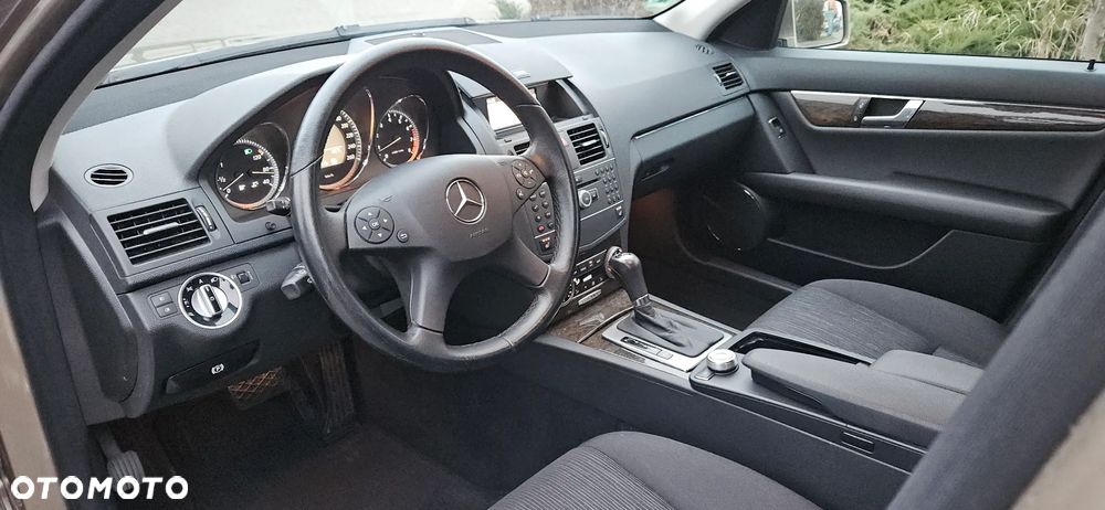 Mercedes-Benz Klasa C 180 T CGI Automatik BlueEFFICIENCY Avantgarde - 20