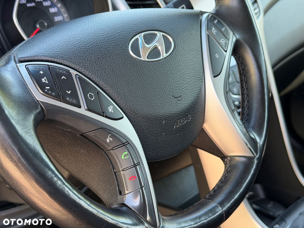 Hyundai i30 blue Kombi 1.4 YES Gold - 32
