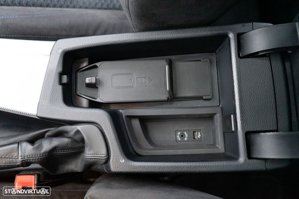 BMW 320 d Pack M - 31