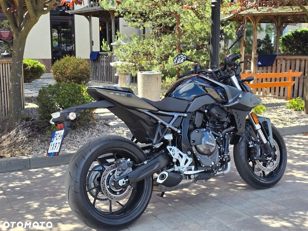 Suzuki GSX - 7
