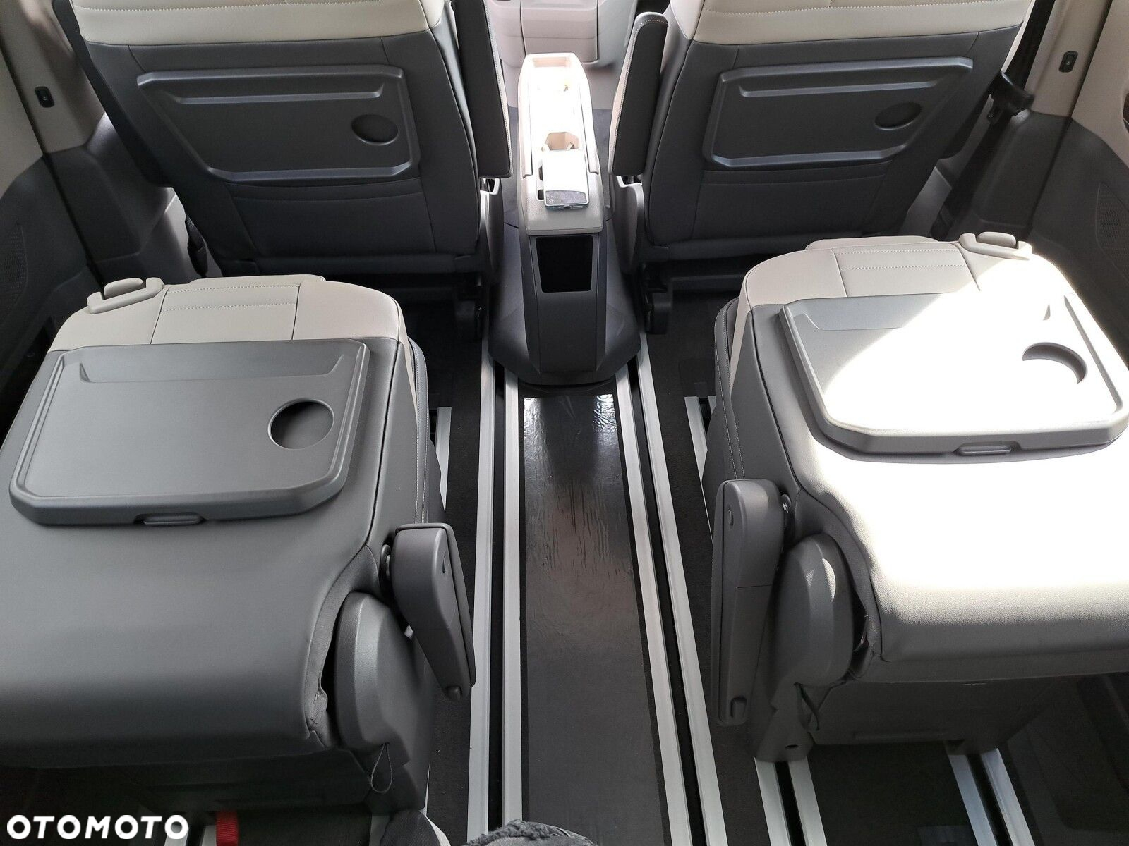 Volkswagen Multivan - 30