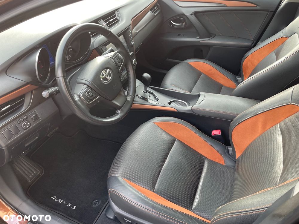 Toyota Avensis 2.0 Premium MS - 16
