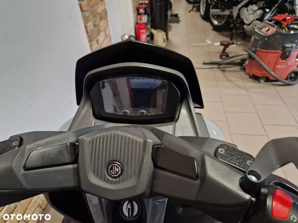 Yamaha NMAX - 24