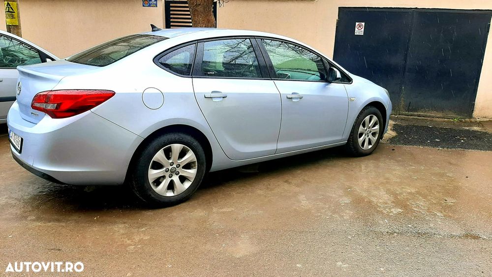Opel Astra 1.4 Turbo ECOTEC Enjoy - 4