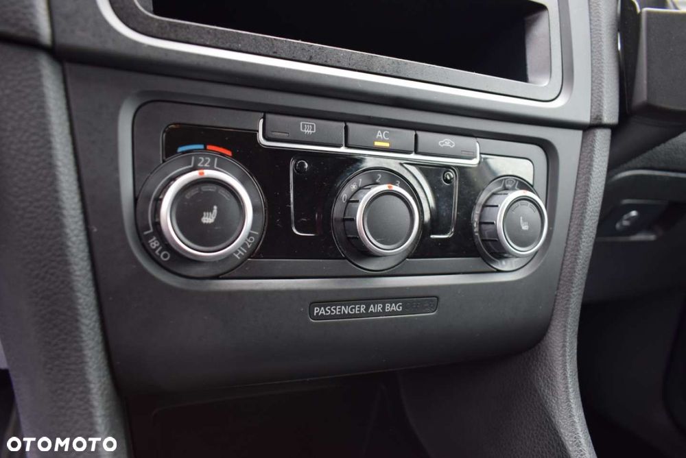 Volkswagen Golf - 25