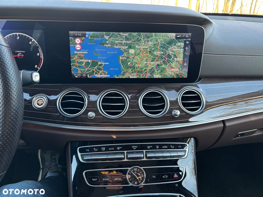 Mercedes-Benz Klasa E 220 d 4-Matic 9G-TRONIC - 11