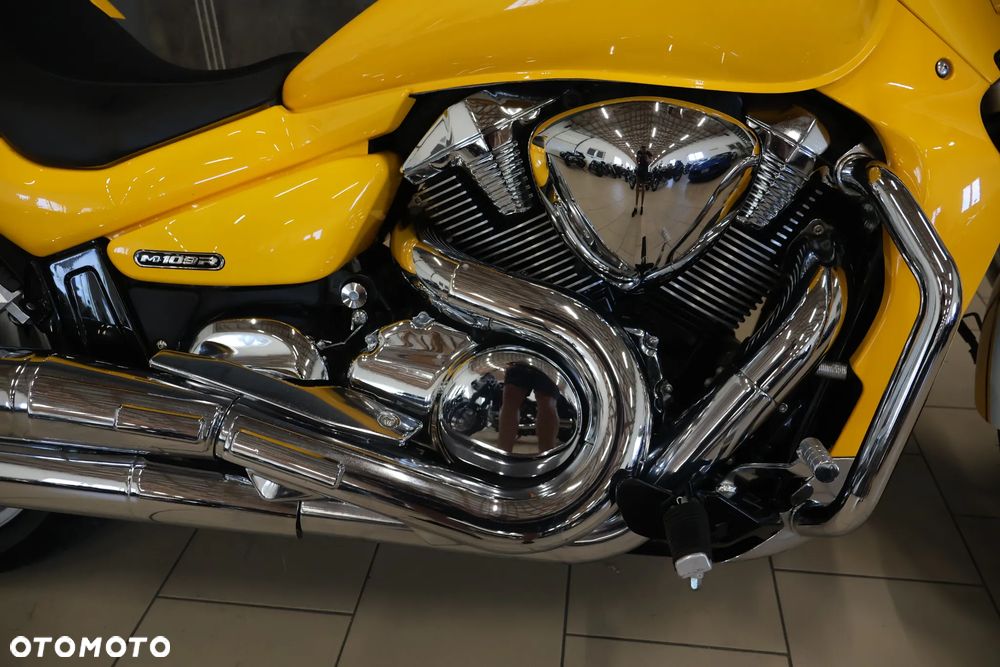 Suzuki Intruder - 12