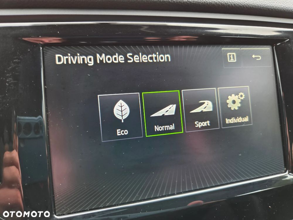 Skoda Octavia 2.0 TDI DSG RS - 39