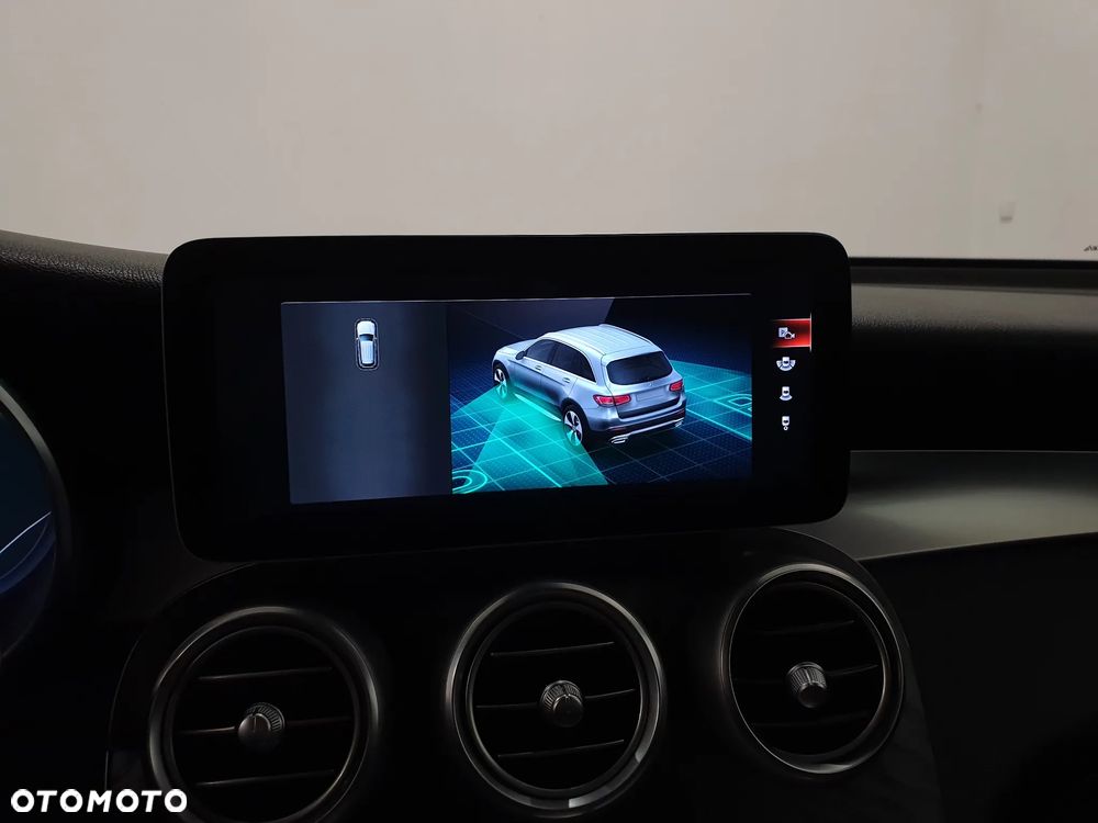 Mercedes-Benz GLC 300 de 4Matic 9G-TRONIC AMG Line Plus - 25