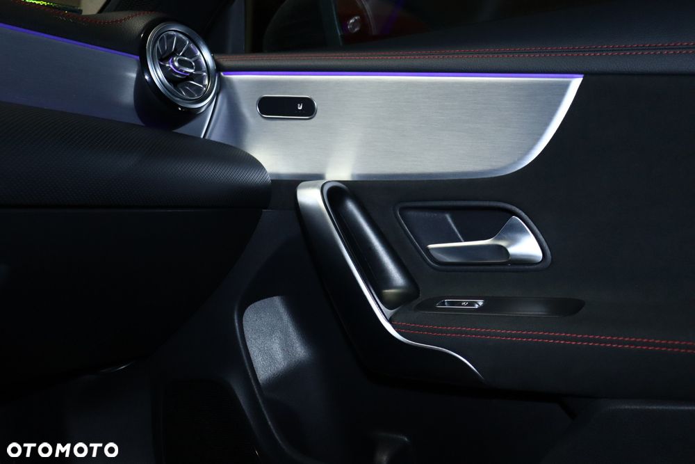 Mercedes-Benz CLA 200 AMG Line 7G-DCT - 24