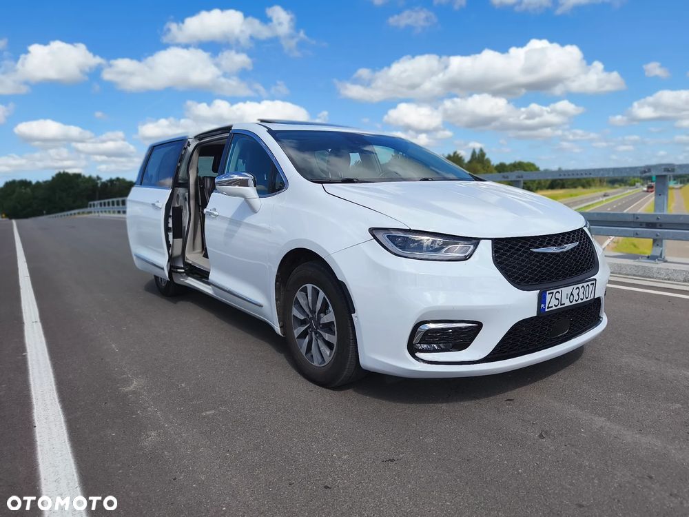 Chrysler Pacifica - 5