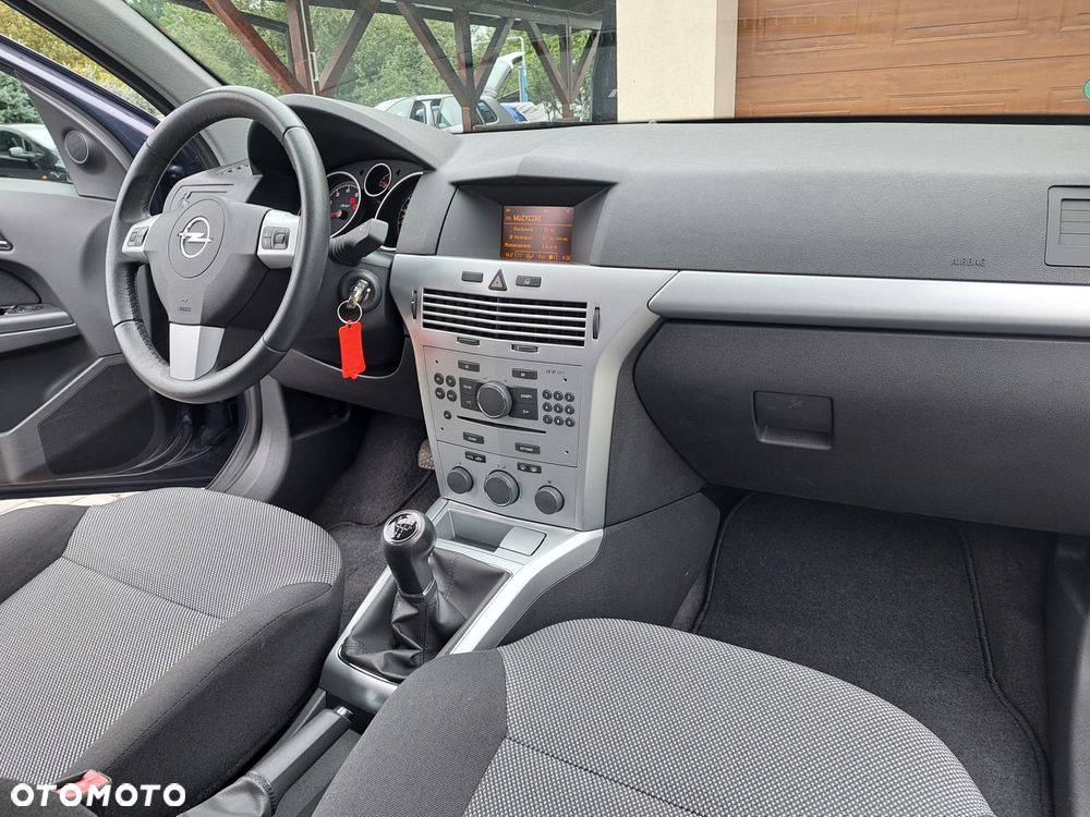 Opel Astra 1.6 Design Edition - 32