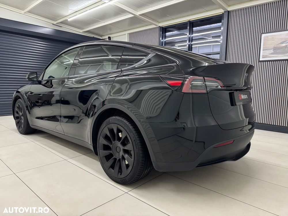 Tesla Model Y Long Range Dual Motor AWD - 4