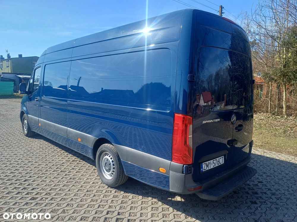 Mercedes-Benz 907 - 11