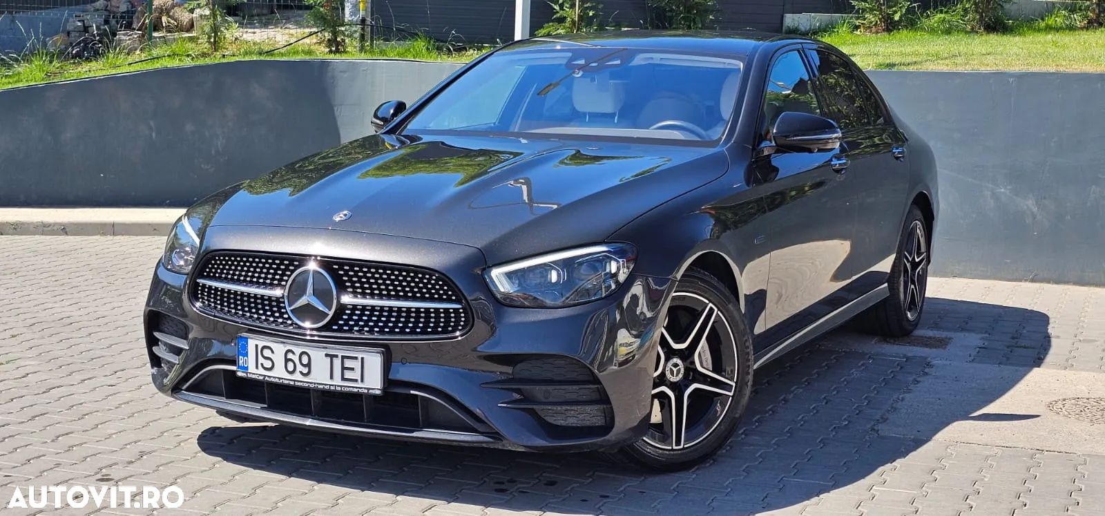 Mercedes-Benz E 220 d T 9G-TRONIC AMG Line - 1
