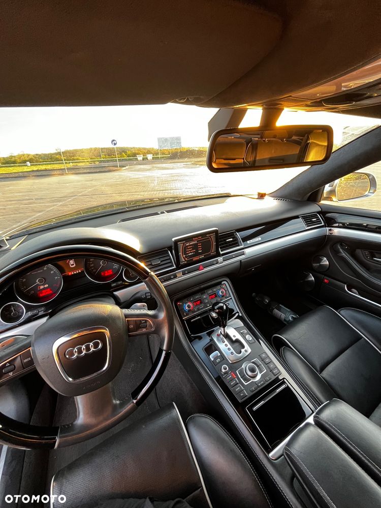 Audi S8 - 25