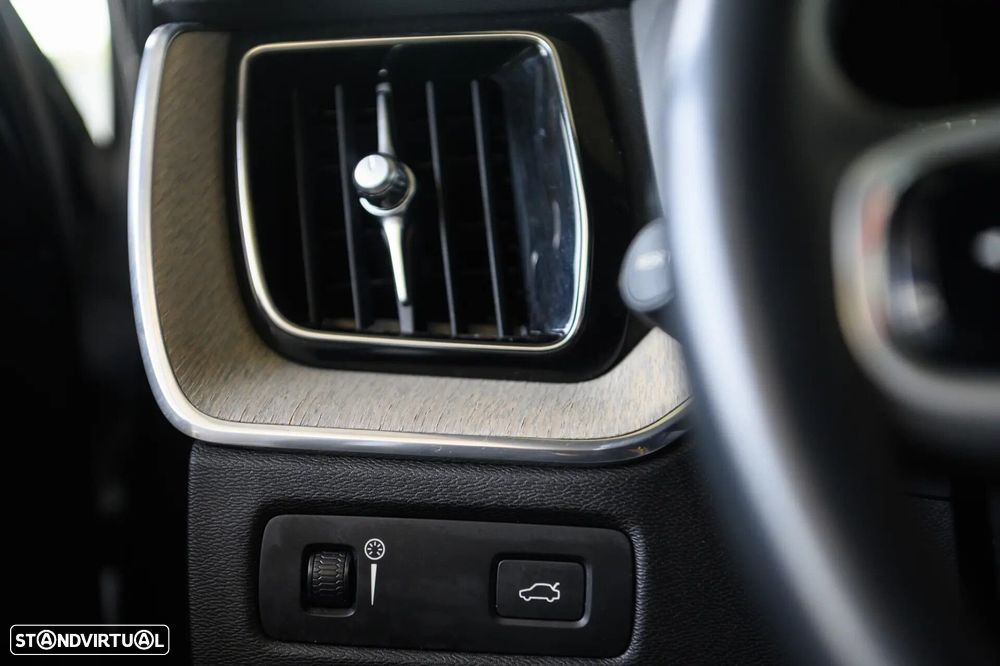 Volvo XC 60 2.0 D4 Inscription AWD Geartronic - 40