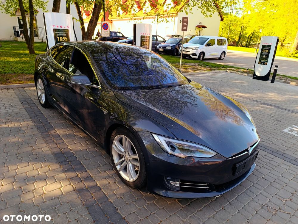 Tesla Model S - 11