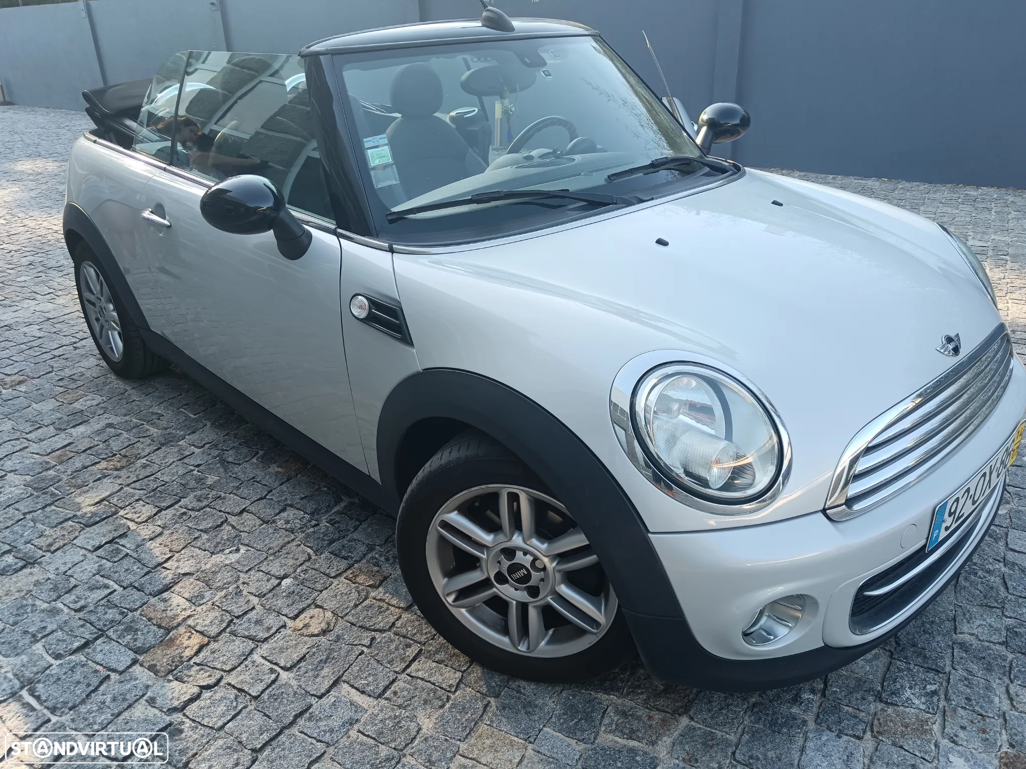 MINI Cabrio Cooper D - 2
