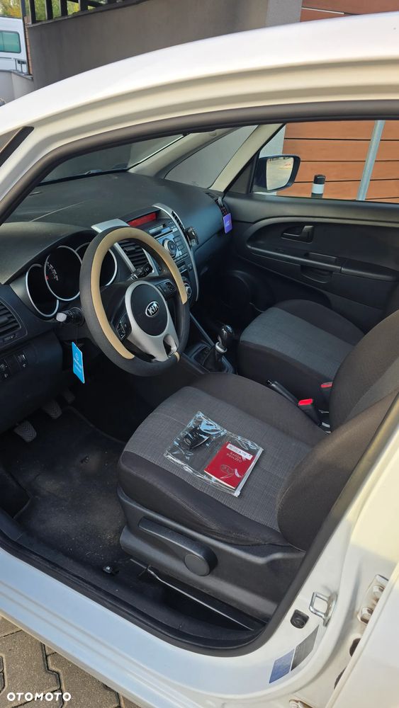 Kia Venga - 8