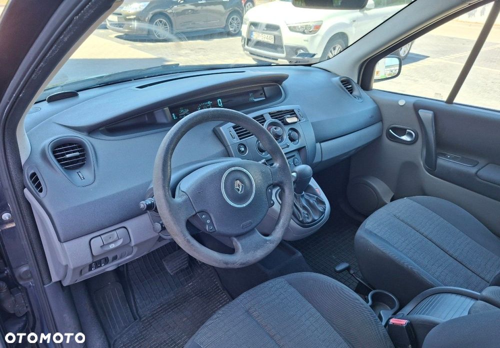 Renault Grand Scenic - 17