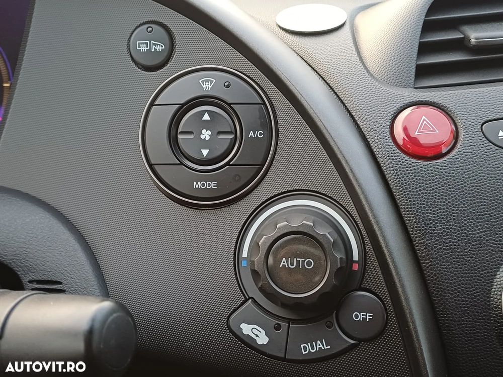 Honda Civic 1.8 SOHC i-VTEC MT Executive - 23