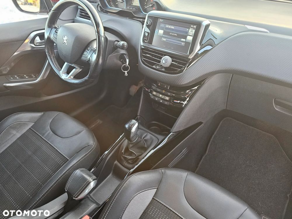 Peugeot 2008 1.2 Pure Tech Active S&S - 11