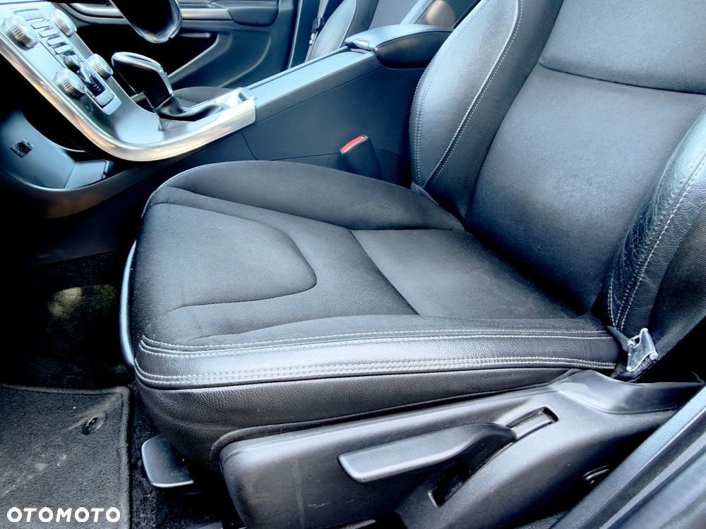 Volvo V60 D4 Geartronic Momentum - 16