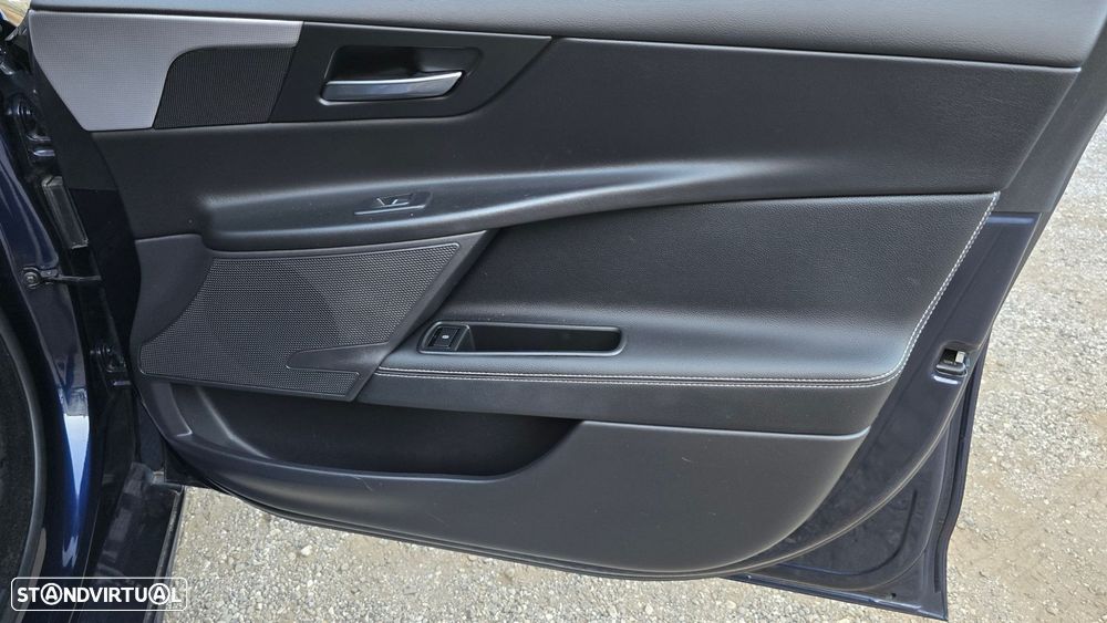 Jaguar XE 2.0 D R-Sport - 39