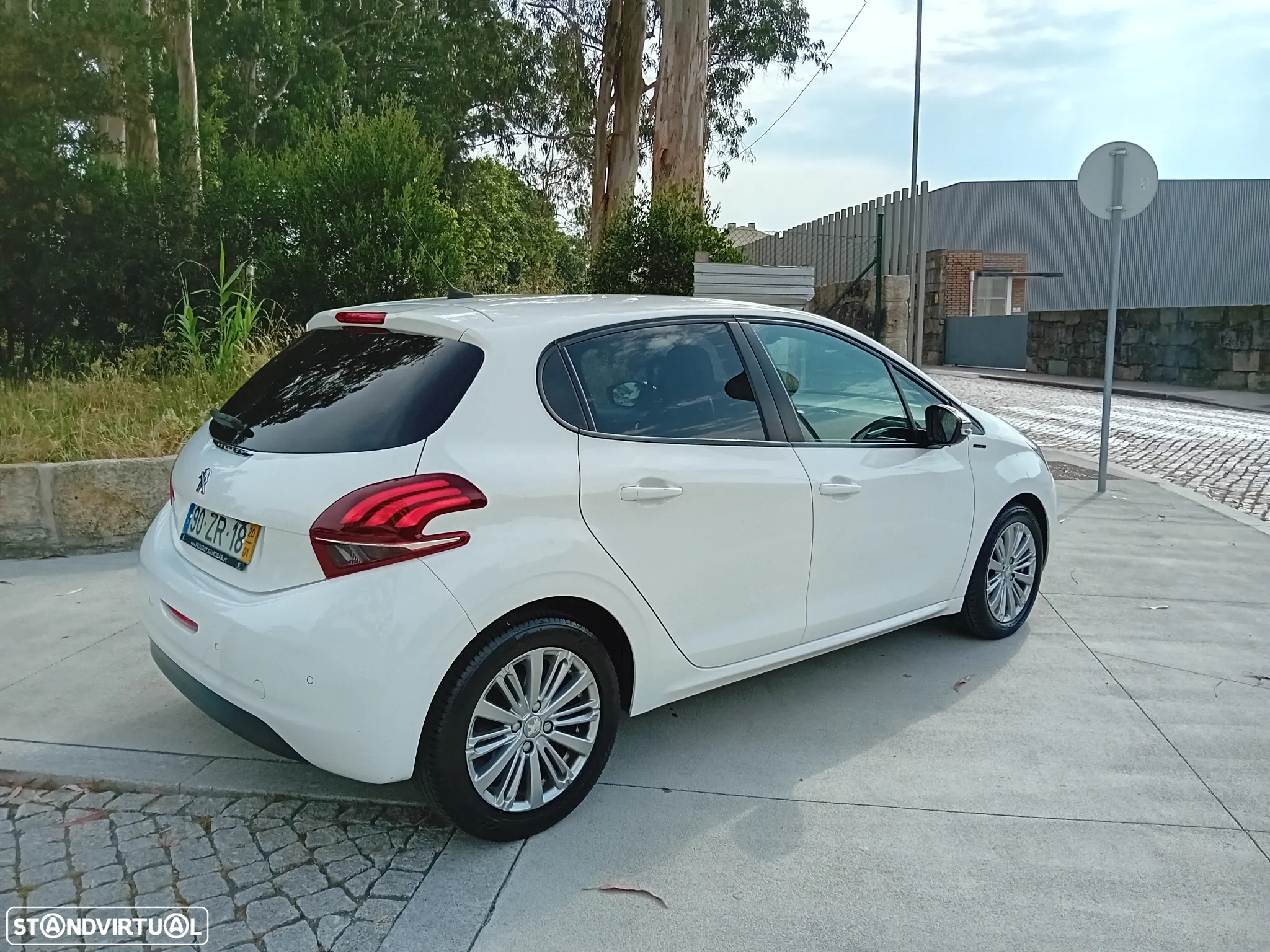 Peugeot 208 1.5 BlueHDi Signature - 14