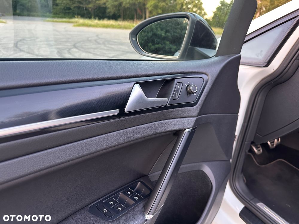 Volkswagen Golf - 16