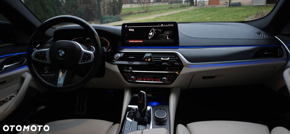 BMW Seria 5 M550i xDrive - 26
