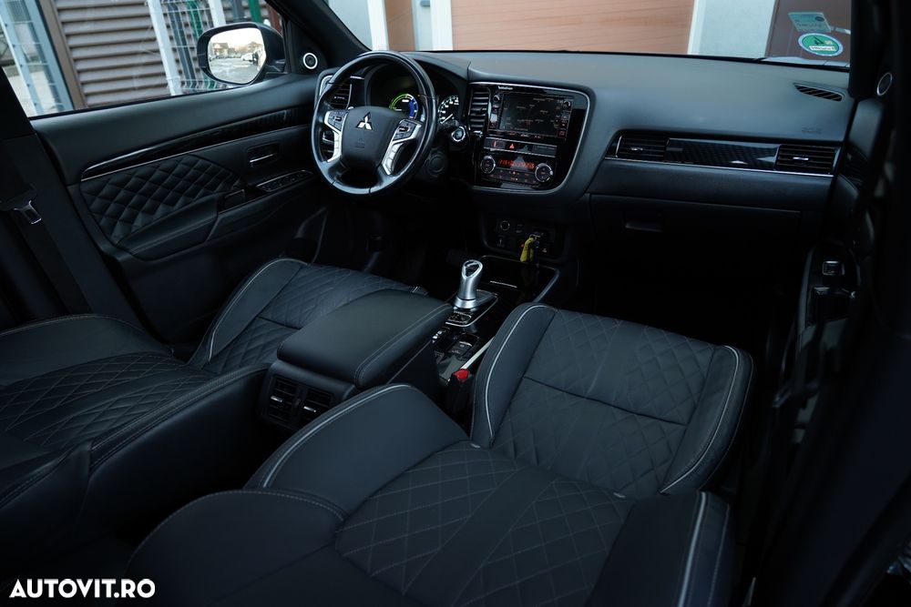 Mitsubishi Outlander PHEV 2.4 L 4X4 Instyle+ - 15