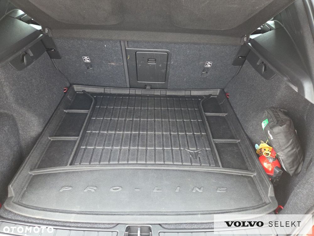 Volvo XC 40 T3 Momentum Pro - 26