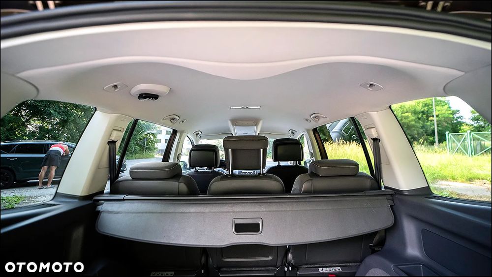 Volkswagen Touran - 36