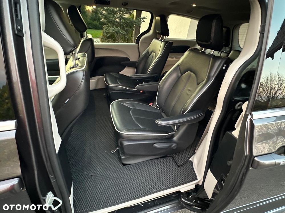 Chrysler Pacifica - 10