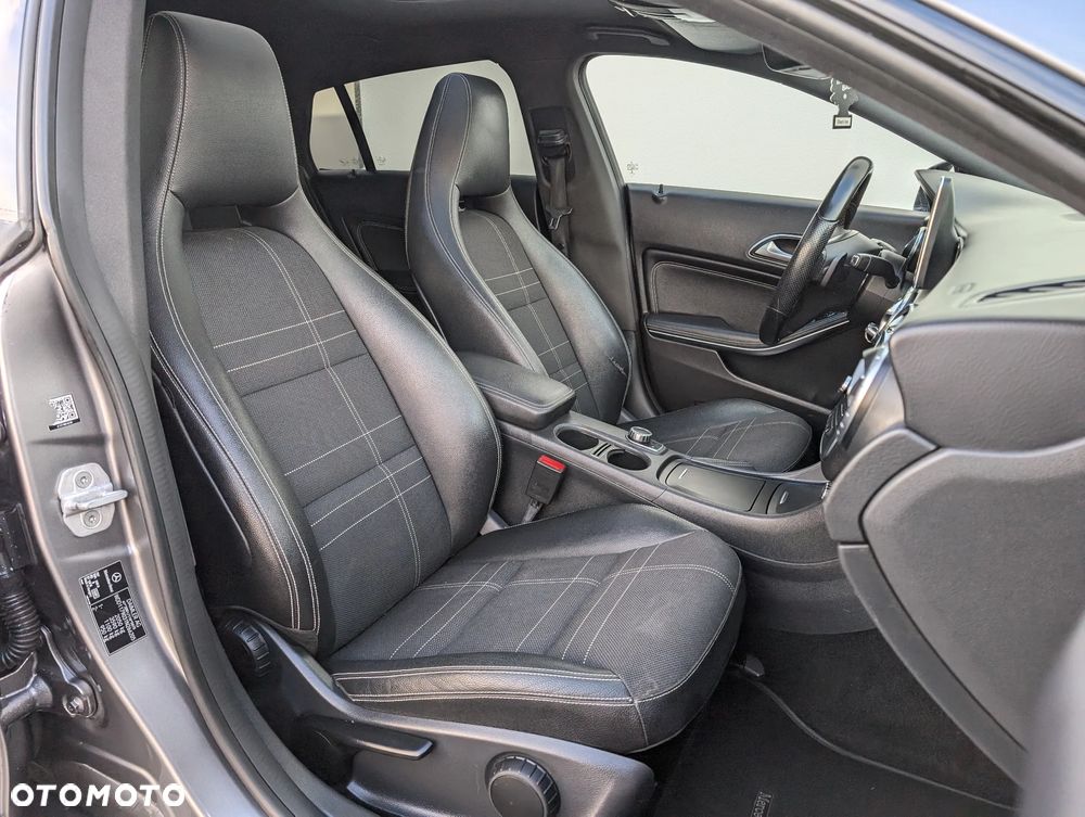 Mercedes-Benz CLA Shooting Brake 220 (CDI) d 7G-DCT Urban - 19