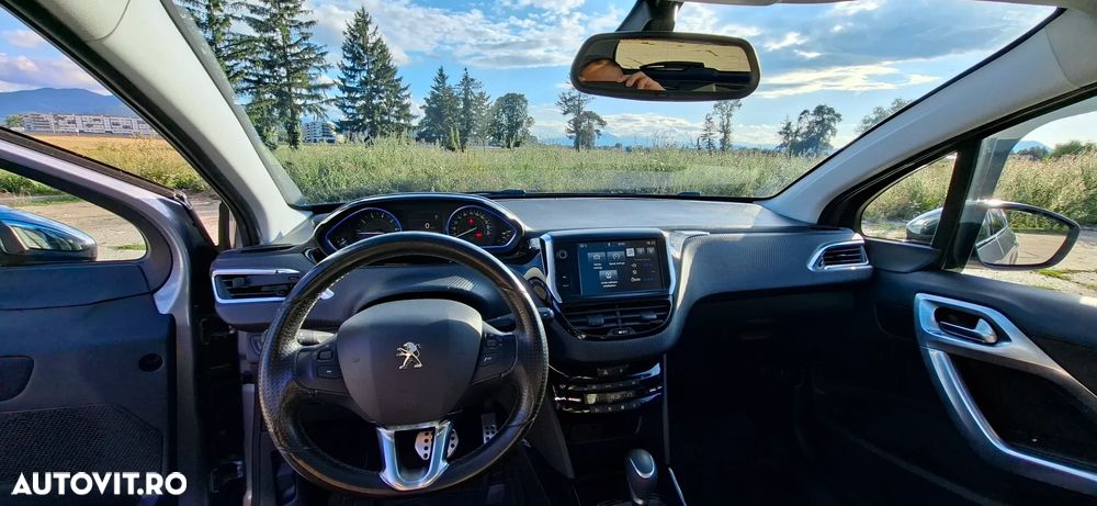 Peugeot 2008 1.2 PureTech Turbo EAT6 S&S Allure - 11