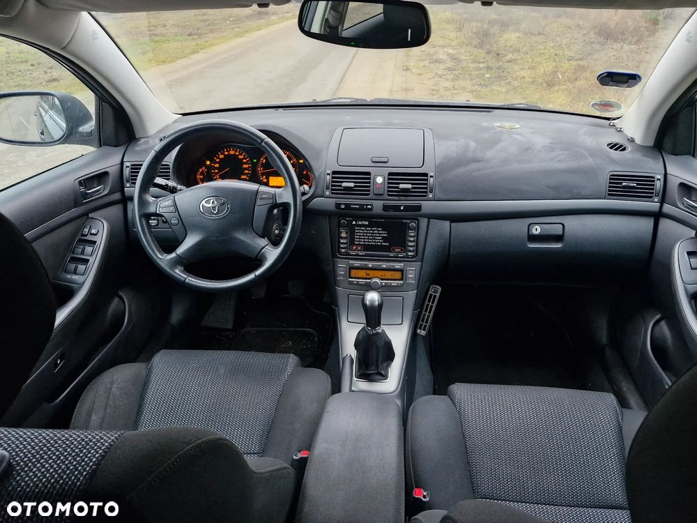 Toyota Avensis 1.8 VVT-i Combi - 11