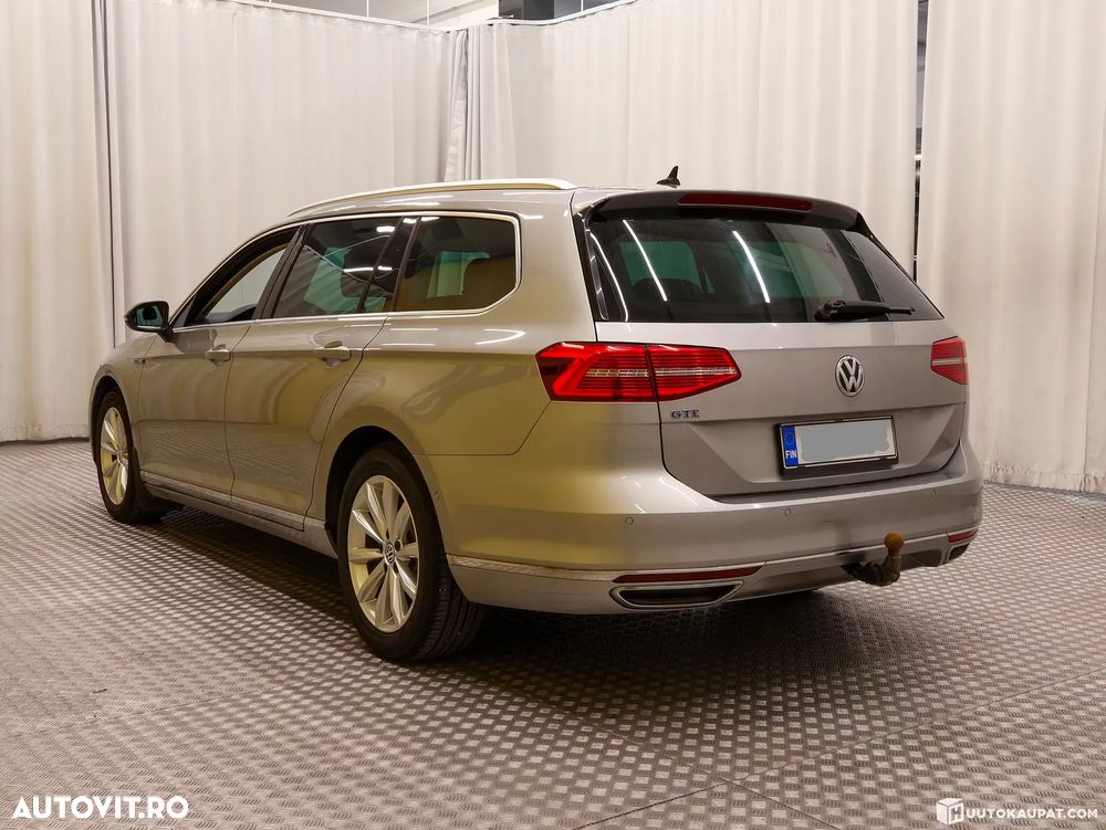 Volkswagen Passat - 1