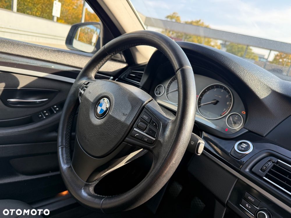BMW Seria 5 523i - 17