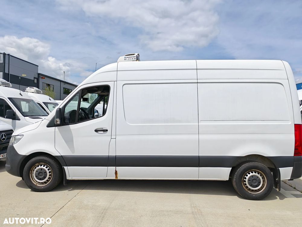 Mercedes-Benz Sprinter - 11