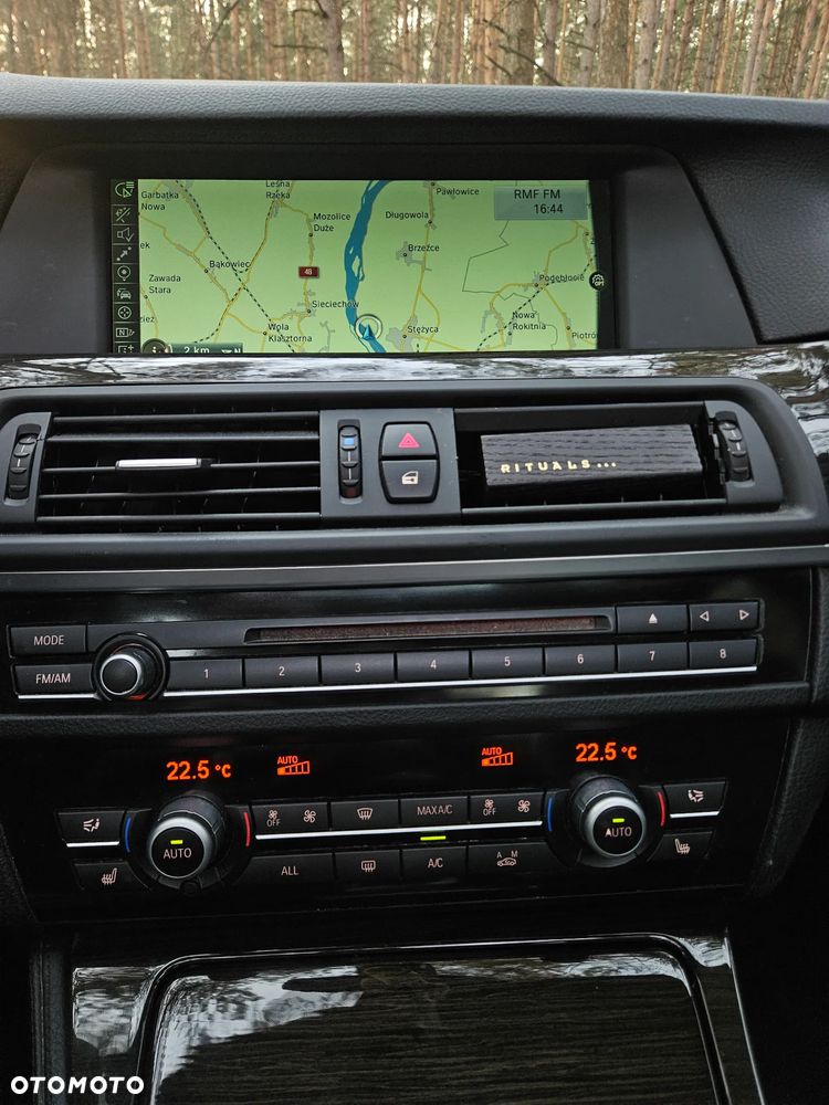 BMW Seria 5 528i xDrive - 14